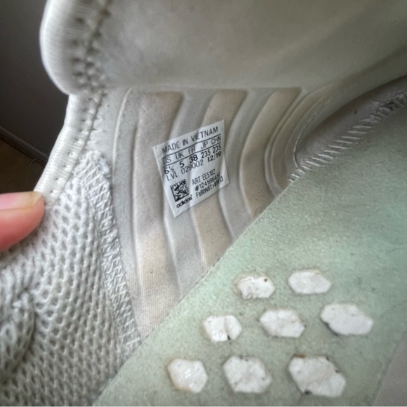 Women’s Adidas NMD size 6.5 (Raw WhiteRaw/WhiteCore Black EE5182 ) - Picture 9 of 9